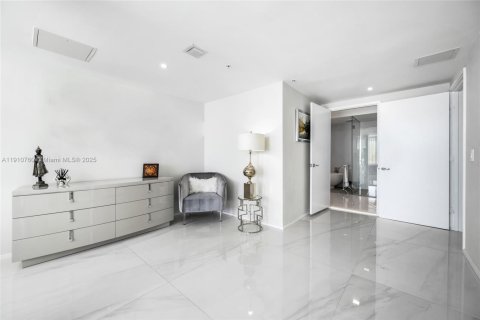 Condominio en venta en Sunny Isles Beach, Florida, 2 dormitorios, 175.77 m2 № 2082236 - foto 23