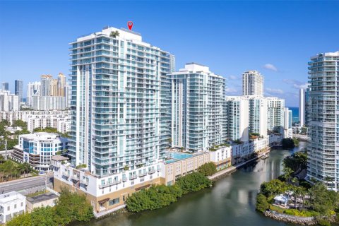 Condominio en venta en Sunny Isles Beach, Florida, 2 dormitorios, 175.77 m2 № 2082236 - foto 9