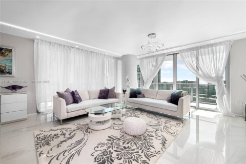 Condominio en venta en Sunny Isles Beach, Florida, 2 dormitorios, 175.77 m2 № 2082236 - foto 16