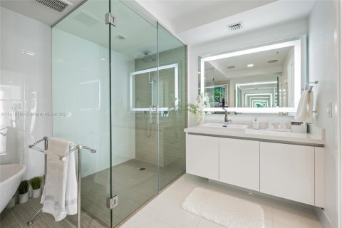 Condominio en venta en Sunny Isles Beach, Florida, 2 dormitorios, 175.77 m2 № 2082236 - foto 26