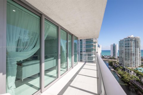 Condominio en venta en Sunny Isles Beach, Florida, 2 dormitorios, 175.77 m2 № 2082236 - foto 1