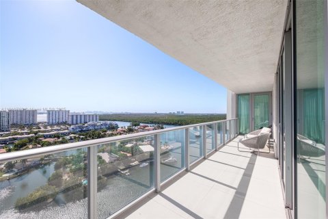 Condominio en venta en Sunny Isles Beach, Florida, 2 dormitorios, 175.77 m2 № 2082236 - foto 2