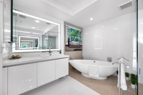 Condominio en venta en Sunny Isles Beach, Florida, 2 dormitorios, 175.77 m2 № 2082236 - foto 25