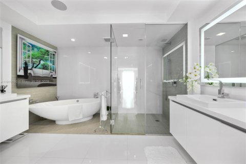 Condominio en venta en Sunny Isles Beach, Florida, 2 dormitorios, 175.77 m2 № 2082236 - foto 24