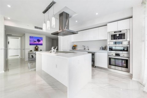 Condominio en venta en Sunny Isles Beach, Florida, 2 dormitorios, 175.77 m2 № 2082236 - foto 15