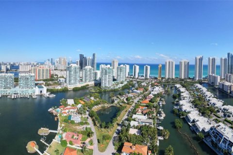 Condominio en venta en Sunny Isles Beach, Florida, 2 dormitorios, 175.77 m2 № 2082236 - foto 11
