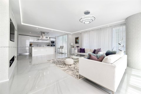 Condominio en venta en Sunny Isles Beach, Florida, 2 dormitorios, 175.77 m2 № 2082236 - foto 17