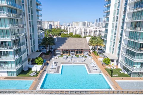 Condominio en venta en Sunny Isles Beach, Florida, 2 dormitorios, 175.77 m2 № 2082236 - foto 8