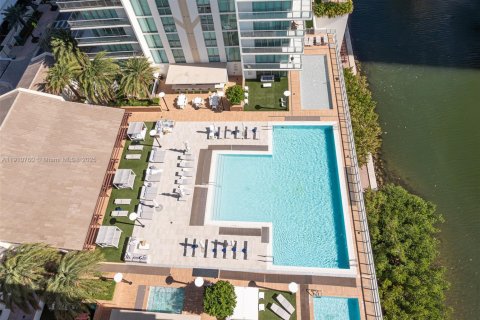 Condominio en venta en Sunny Isles Beach, Florida, 2 dormitorios, 175.77 m2 № 2082236 - foto 10