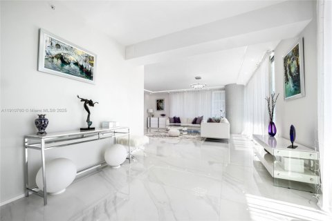 Condominio en venta en Sunny Isles Beach, Florida, 2 dormitorios, 175.77 m2 № 2082236 - foto 19