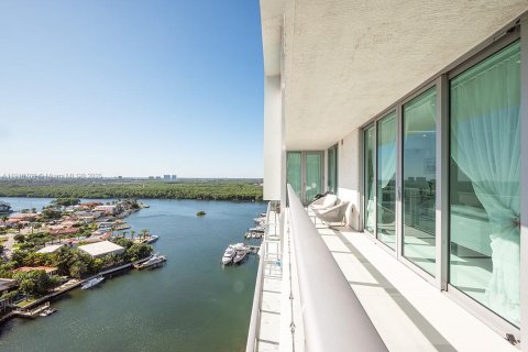 Condominio en venta en Sunny Isles Beach, Florida, 2 dormitorios, 175.77 m2 № 2082236 - foto 4
