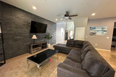 House in Kissimmee, Florida 5 bedrooms, 231.51 sq.m. № 2103092 - photo 3
