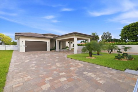 House in Miami, Florida 4 bedrooms № 2177269 - photo 11