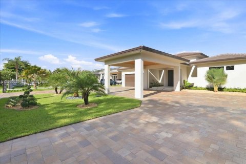 House in Miami, Florida 4 bedrooms № 2177269 - photo 13