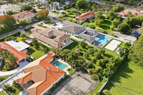 House in Miami, Florida 4 bedrooms № 2177269 - photo 6