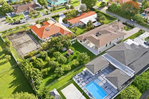 House in Miami, Florida 4 bedrooms № 2177269 - photo 7