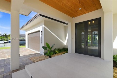 House in Miami, Florida 4 bedrooms № 2177269 - photo 17