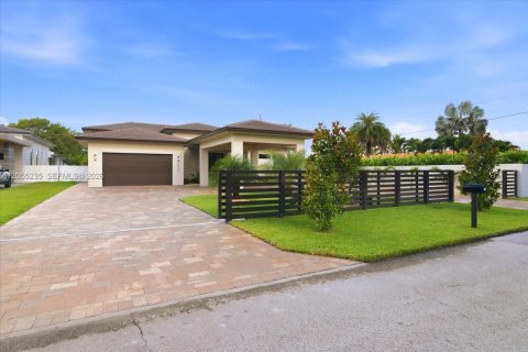 House in Miami, Florida 4 bedrooms № 2177269 - photo 10