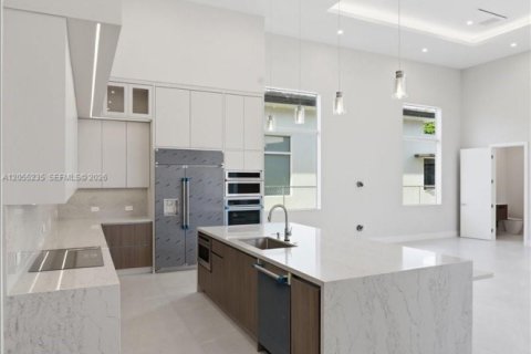 House in Miami, Florida 4 bedrooms № 2177269 - photo 28