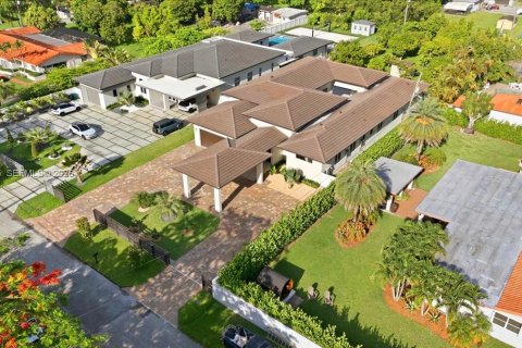House in Miami, Florida 4 bedrooms № 2177269 - photo 4