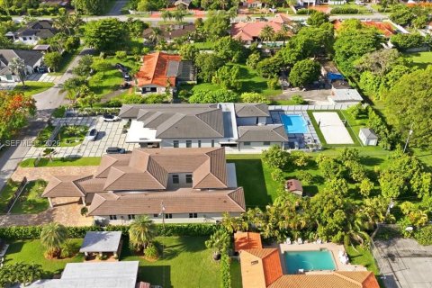 House in Miami, Florida 4 bedrooms № 2177269 - photo 5