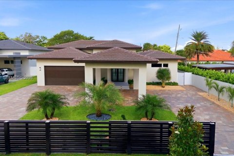 House in Miami, Florida 4 bedrooms № 2177269 - photo 3