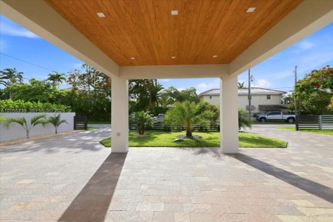 House in Miami, Florida 4 bedrooms № 2177269 - photo 16