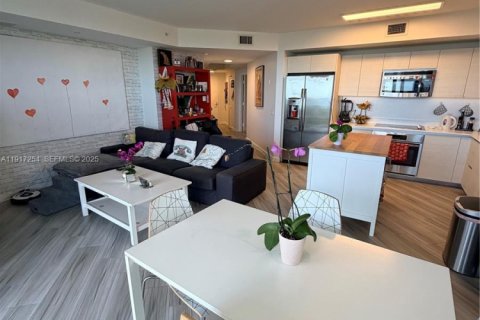 Condominio en venta en Miami, Florida, 2 dormitorios, 96.99 m2 № 2077252 - foto 21