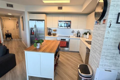 Condominio en venta en Miami, Florida, 2 dormitorios, 96.99 m2 № 2077252 - foto 14