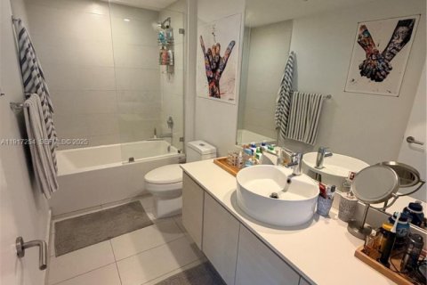 Condominio en venta en Miami, Florida, 2 dormitorios, 96.99 m2 № 2077252 - foto 19