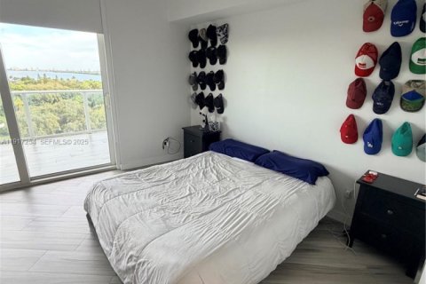 Condominio en venta en Miami, Florida, 2 dormitorios, 96.99 m2 № 2077252 - foto 13