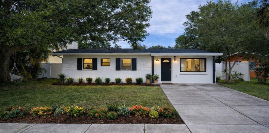 House in Oldsmar, Florida 3 bedrooms, 108.6 sq.m. № 2206367