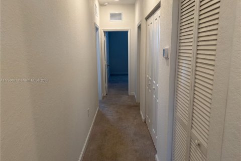 Touwnhouse à vendre à Miami, Floride: 4 chambres, 169.08 m2 № 1859874 - photo 22