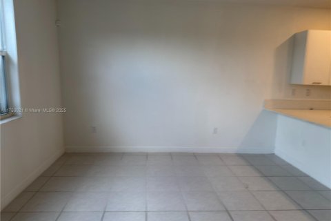 Touwnhouse à vendre à Miami, Floride: 4 chambres, 169.08 m2 № 1859874 - photo 16