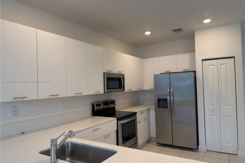 Touwnhouse à vendre à Miami, Floride: 4 chambres, 169.08 m2 № 1859874 - photo 15