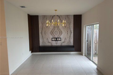 Touwnhouse à vendre à Miami, Floride: 4 chambres, 169.08 m2 № 1859874 - photo 14
