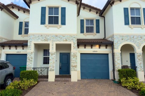 Touwnhouse à vendre à Miami, Floride: 4 chambres, 169.08 m2 № 1859874 - photo 11