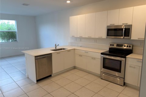 Touwnhouse à vendre à Miami, Floride: 4 chambres, 169.08 m2 № 1859874 - photo 13