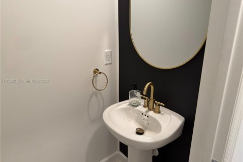 Touwnhouse à vendre à Miami, Floride: 4 chambres, 169.08 m2 № 1859874 - photo 19