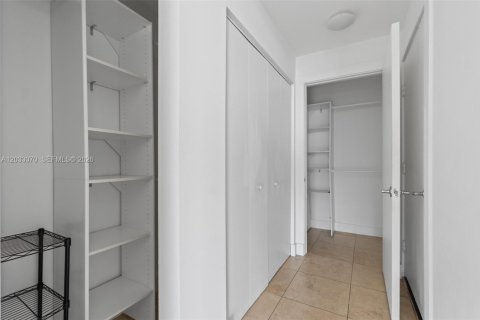 Снять в аренду кондоминиум в Майами, Флорида 1 спальня, 87.14м2, № 2145834 - фото 20