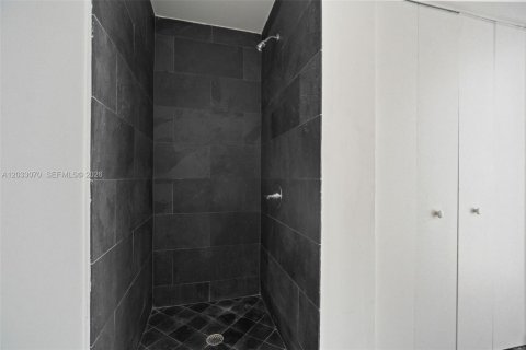Снять в аренду кондоминиум в Майами, Флорида 1 спальня, 87.14м2, № 2145834 - фото 24