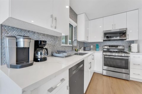 Immobilier commercial à vendre à Dania Beach, Floride: 210.52 m2 № 1956720 - photo 22