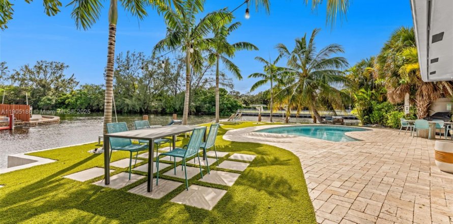 Immobilier commercial à Dania Beach, Floride 210.52 m2 № 1956720