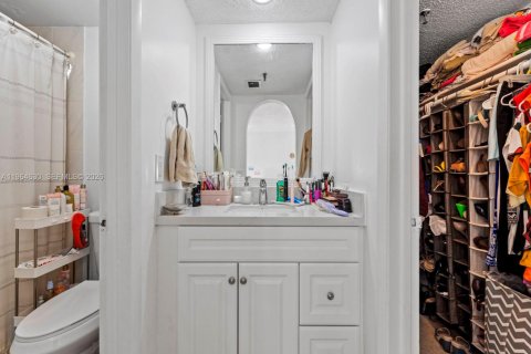 Condominio en alquiler en Miami, Florida, 2 dormitorios, 84.63 m2 № 2025967 - foto 14