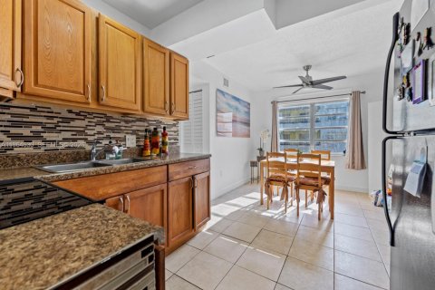 Condominio en alquiler en Miami, Florida, 2 dormitorios, 84.63 m2 № 2025967 - foto 8