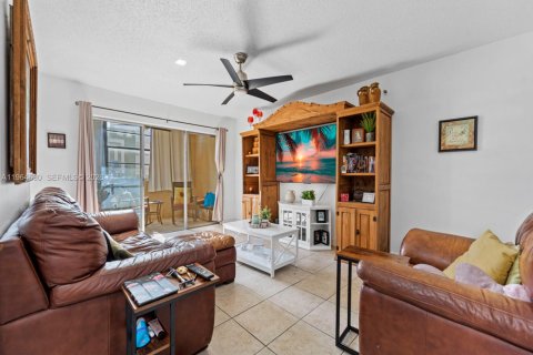 Condominio en alquiler en Miami, Florida, 2 dormitorios, 84.63 m2 № 2025967 - foto 2