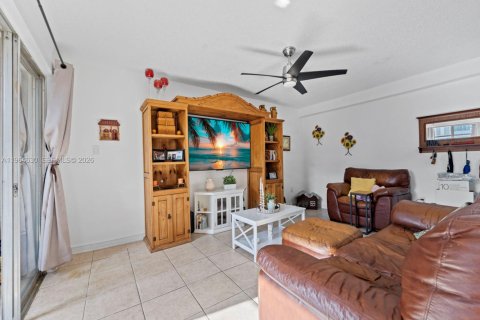 Condominio en alquiler en Miami, Florida, 2 dormitorios, 84.63 m2 № 2025967 - foto 4