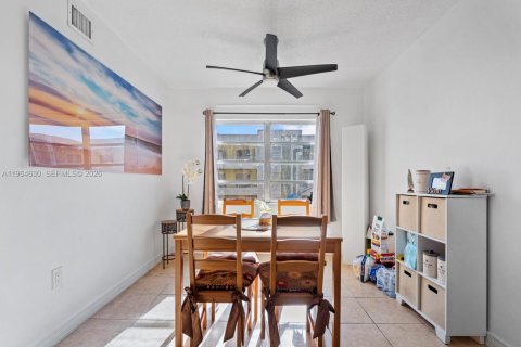 Condominio en alquiler en Miami, Florida, 2 dormitorios, 84.63 m2 № 2025967 - foto 6