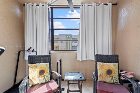 Condominio en alquiler en Miami, Florida, 2 dormitorios, 84.63 m2 № 2025967 - foto 5