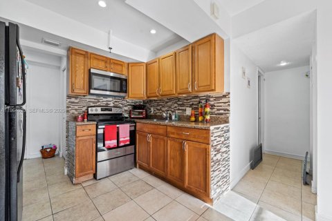 Condominio en alquiler en Miami, Florida, 2 dormitorios, 84.63 m2 № 2025967 - foto 7